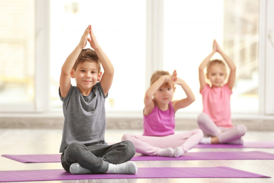 Pourquoi le yoga est-il bénéfique pour votre enfant ?