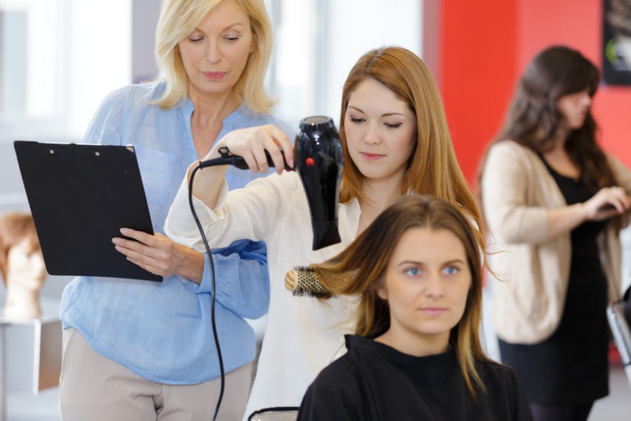 Comment réussir son CAP coiffure et se lancer dans le métier ?