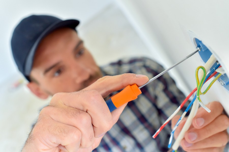 Quelle est la meilleure formation pour devenir électricien ?