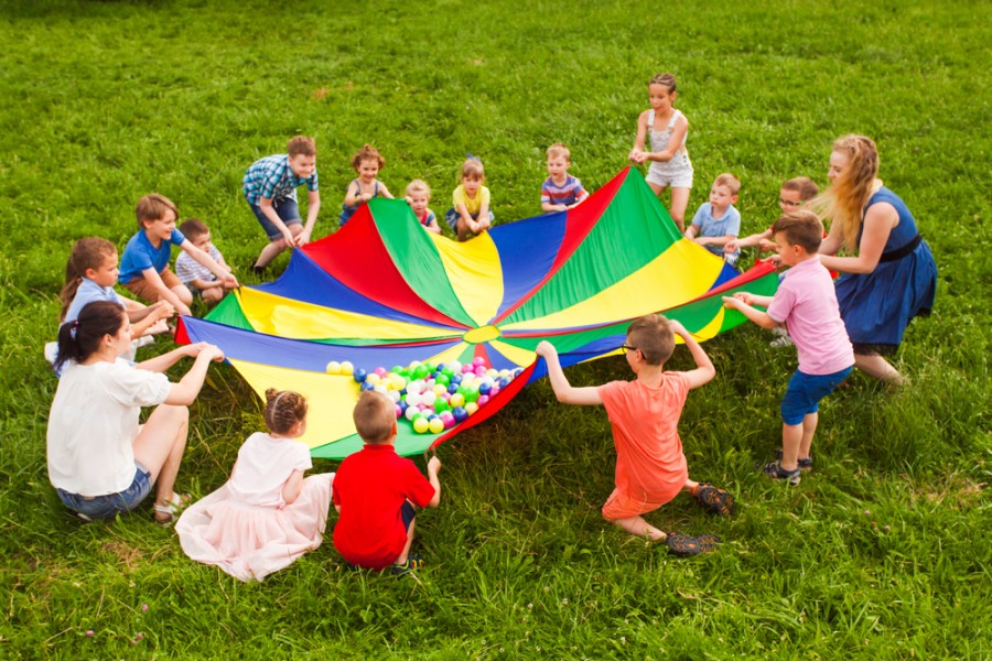 Jeu en extérieur : comment éduquer mon enfant et lui faire plaisir ?